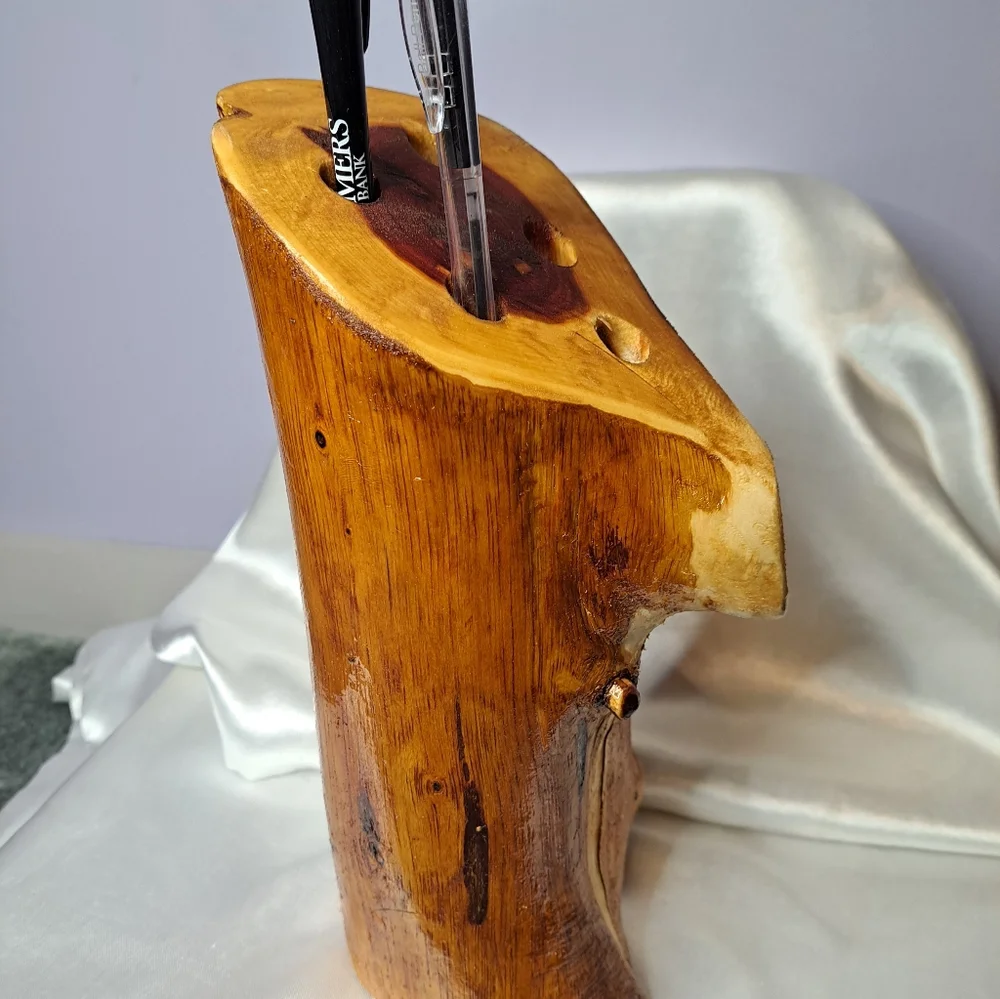 UNIQUE CEDAR Handcrafted Pen Holder